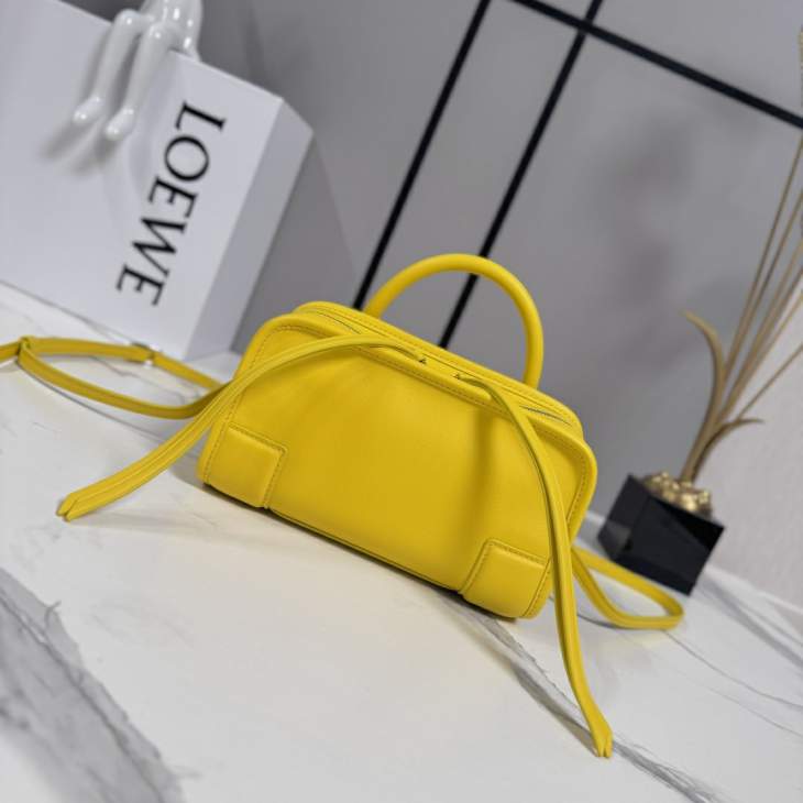 Picture of Loewe Handbags _SKUfw239912375fw